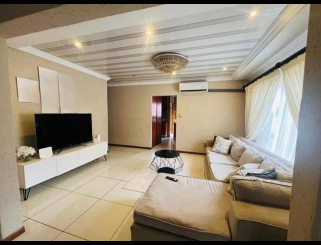 3 BEDROOM HOUSE FOR SALE IN THE ORCHARDS